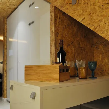 Plywood One-bedroom In Lapa! *