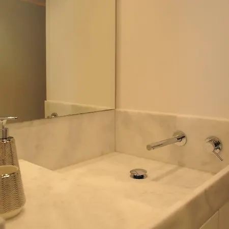 Plywood One-bedroom In Lapa! Lisboa