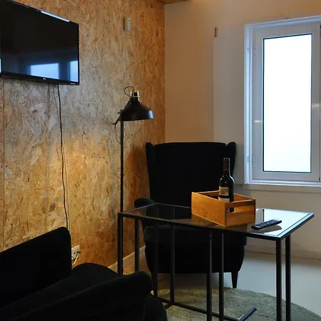 Plywood One-bedroom In Lapa!