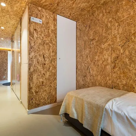 Plywood One-bedroom In Lapa! * Lisboa